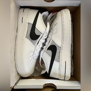 Women’s Nike - Size 4Y